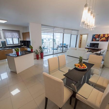 Skylight Megaron Apartment ลาร์นาคา ภายนอก รูปภาพ