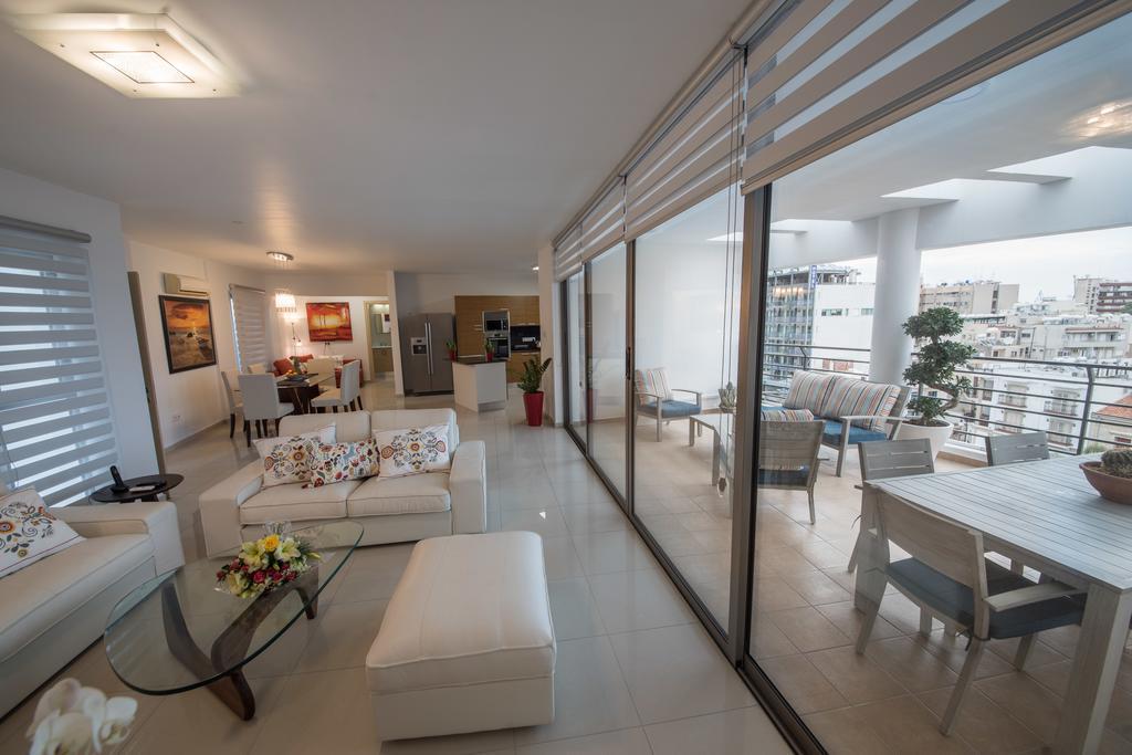 Skylight Megaron Apartment ลาร์นาคา ภายนอก รูปภาพ