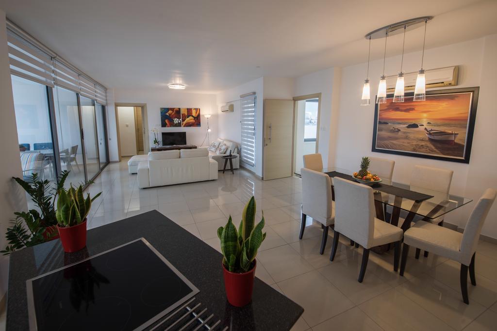 Skylight Megaron Apartment ลาร์นาคา ภายนอก รูปภาพ