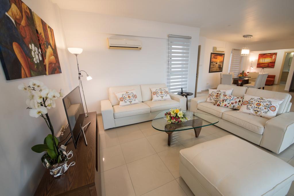 Skylight Megaron Apartment ลาร์นาคา ภายนอก รูปภาพ