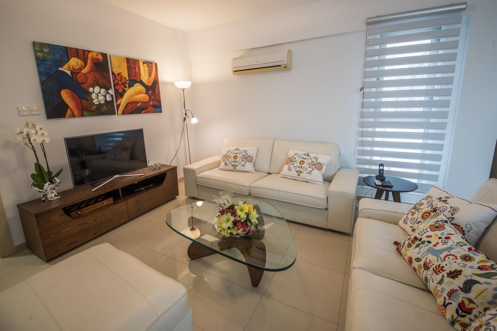 Skylight Megaron Apartment ลาร์นาคา ภายนอก รูปภาพ