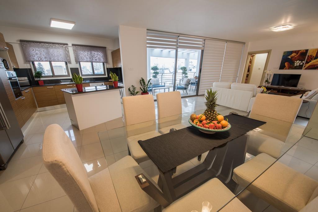 Skylight Megaron Apartment ลาร์นาคา ภายนอก รูปภาพ
